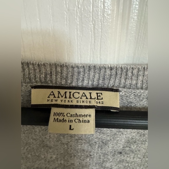 Amicale 100% Cashmere Sweater Ombre Gradient Gray Black V-Neck Size L - Picture 3 of 6